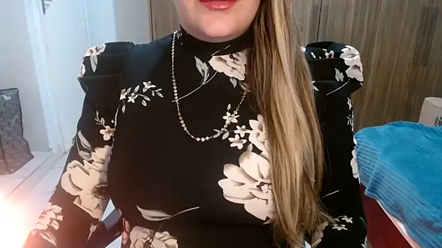Snapshot of Aliceescobar chatting on 05/26/26, 02:02 Aliceescobar online show from 05/26/26, 02:02