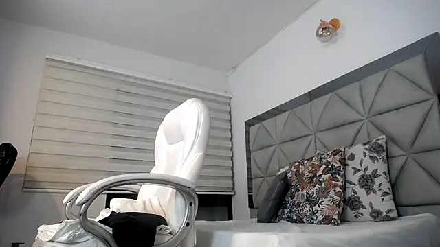 Snapshot of nana_levy chatting on 12/22/24, 09:55 nana levy online show from 12/22/24, 09:55