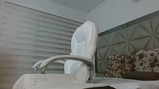 Snapshot of nana_levy chatting on 02/27/25, 10:15 nana levy online show from 02/27/25, 10:15