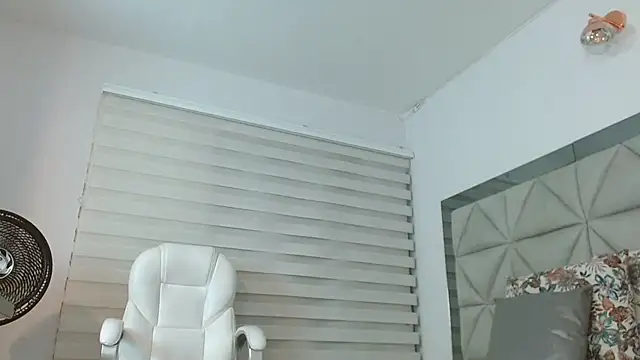 Snapshot of nana_levy chatting on 03/21/25, 09:12 nana levy online show from 03/21/25, 09:12