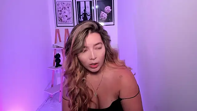 sofihill01 online show from 10/04/25, 09:02