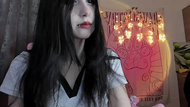 Snapshot of Holy420lolii chatting on 03/12/25, 04:24 Holy420lolii online show from 03/12/25, 04:24