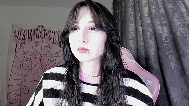 Snapshot of Holy420lolii chatting on 09/20/25, 05:36 Holy420lolii online show from 09/20/25, 05:36