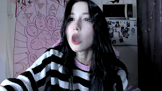 Snapshot of Holy420lolii chatting on 04/25/26, 02:36 Holy420lolii online show from 04/25/26, 02:36