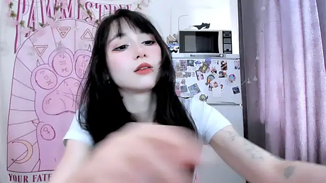 Snapshot of Holy420lolii chatting on 06/12/26, 01:10 Holy420lolii online show from 06/12/26, 01:10