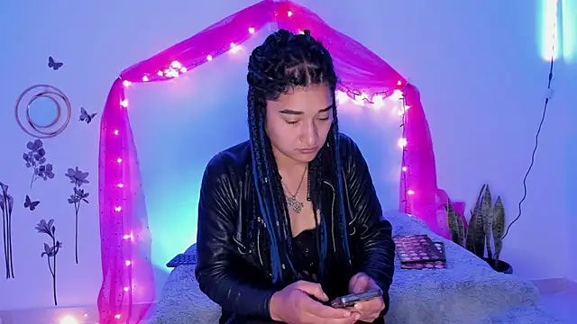 Snapshot of Eva_Lee_ chatting on 01/21/25, 06:00 Eva Lee  online show from 01/21/25, 06:00