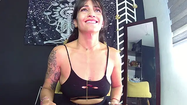 EvangelineCors online show from 04/15/26, 06:59