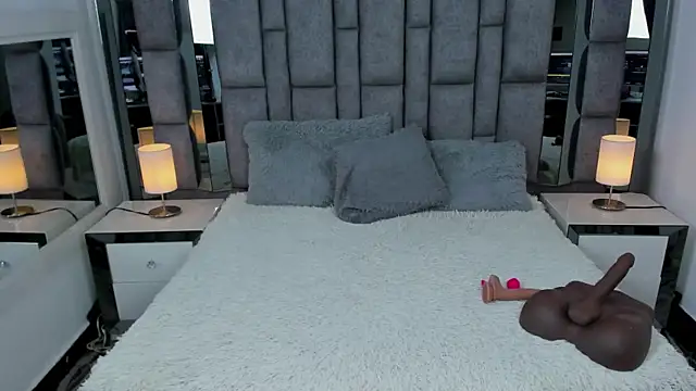 EMMAHILL1 online show from 12/15/25, 11:03