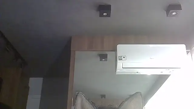 Skinny-Kitten online show from 11/08/25, 01:44