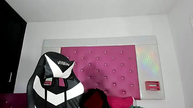 Snapshot of Grace_Evansx_ chatting on 02/22/25, 02:08 Grace Evansx  online show from 02/22/25, 02:08