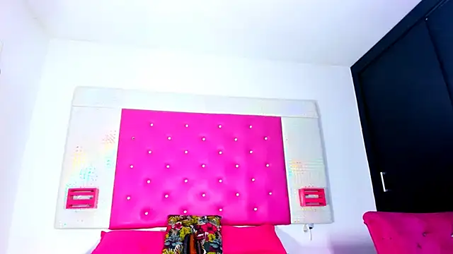 Snapshot of Grace_Evansx_ chatting on 03/18/25, 01:43 Grace Evansx  online show from 03/18/25, 01:43