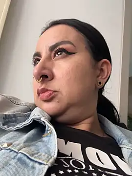 Abril Luv online show from 02/11/26, 01:27