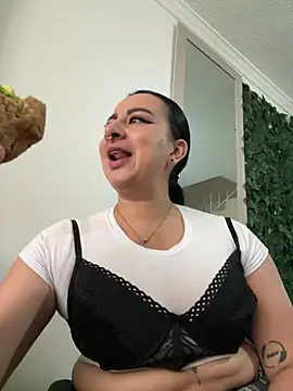 Snapshot of Abril_Luv chatting on 03/06/26, 12:56 Abril Luv online show from 03/06/26, 12:56