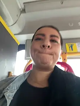 Snapshot of Abril_Luv chatting on 03/11/26, 12:11 Abril Luv online show from 03/11/26, 12:11