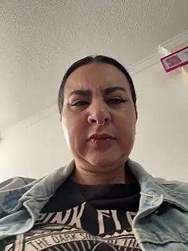 Snapshot of Abril_Luv chatting on 03/23/26, 01:15 Abril Luv online show from 03/23/26, 01:15