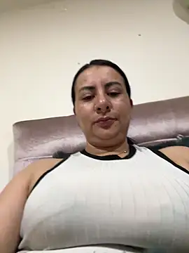 Snapshot of Abril_Luv chatting on 03/25/26, 01:44 Abril Luv online show from 03/25/26, 01:44