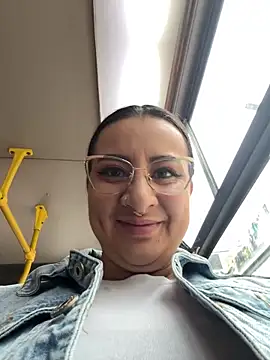 Snapshot of Abril_Luv chatting on 04/02/26, 12:25 Abril Luv online show from 04/02/26, 12:25