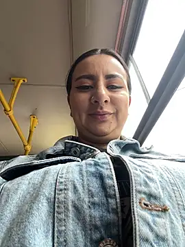 Snapshot of Abril_Luv chatting on 04/06/26, 12:17 Abril Luv online show from 04/06/26, 12:17