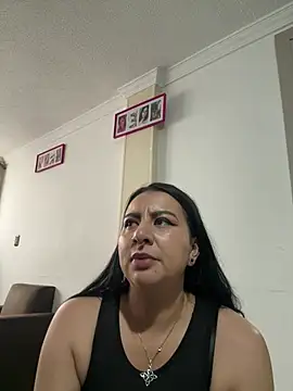 Snapshot of Abril_Luv chatting on 04/15/26, 01:18 Abril Luv online show from 04/15/26, 01:18