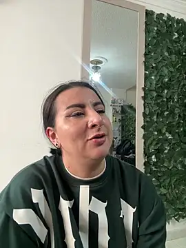 Snapshot of Abril_Luv chatting on 04/16/26, 01:23 Abril Luv online show from 04/16/26, 01:23