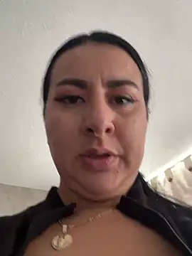 Abril Luv online show from 05/15/26, 02:35