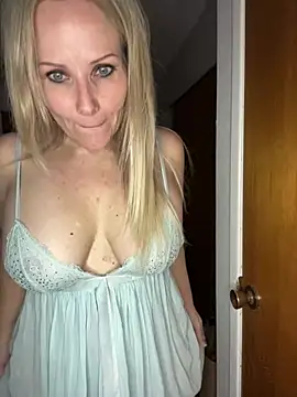 Snapshot of Sexual_Lovable_Doll chatting on 03/23/25, 07:20 Sexual Lovable Doll online show from 03/23/25, 07:20