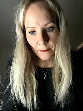 Snapshot of Sexual_Lovable_Doll chatting on 10/27/25, 04:11 Sexual Lovable Doll online show from 10/27/25, 04:11