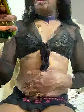 Snapshot of Femcrossy chatting on 02/06/25, 07:18 Femcrossy online show from 02/06/25, 07:18