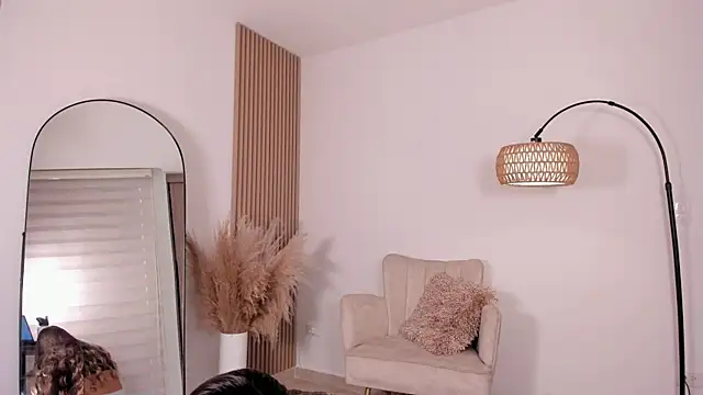 wandathompson  online show from 03/07/25, 05:17