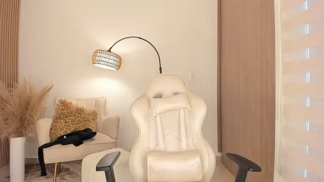 wandathompson  online show from 10/09/25, 12:03