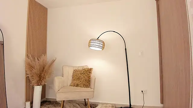 wandathompson  online show from 10/28/25, 11:03