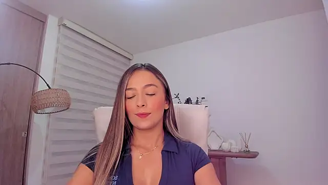 Snapshot of wandathompson_ chatting on 04/10/26, 10:09 wandathompson online show from 04/10/26, 10:09