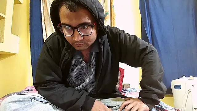 Snapshot of Cute_boy2000 chatting on 12/31/24, 10:12 Cute boy2000 online show from 12/31/24, 10:12