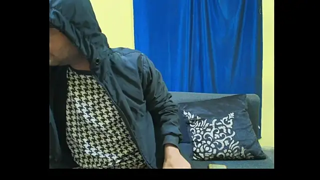 Cute boy2000 online show from 11/25/25, 12:32