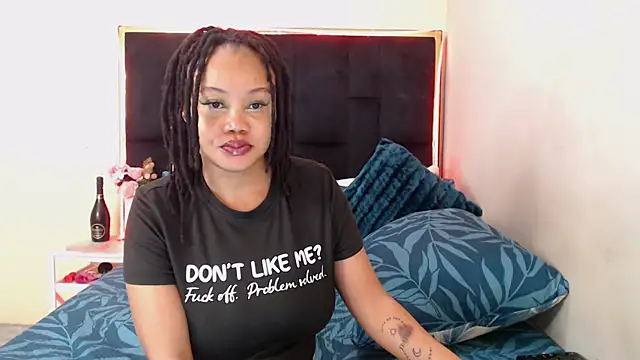 Snapshot of CancerGodessX chatting on 09/19/25, 12:45 CancerGodessX online show from 09/19/25, 12:45