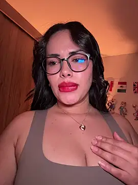Snapshot of andra_rose chatting on 07/03/26, 11:00 andra rose online show from 07/03/26, 11:00