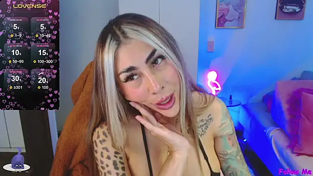 Snapshot of Martina_Dash chatting on 01/22/25, 10:05 Martina Dash online show from 01/22/25, 10:05