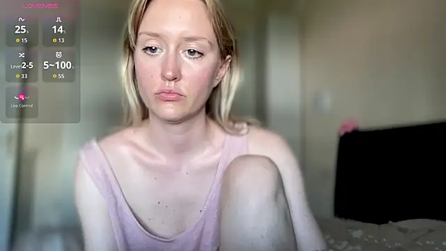 Snapshot of iilovetomatoes chatting on 09/20/25, 01:45 iilovetomatoes online show from 09/20/25, 01:45