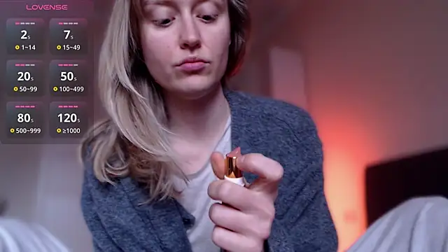 Snapshot of iilovetomatoes chatting on 12/18/25, 01:39 iilovetomatoes online show from 12/18/25, 01:39