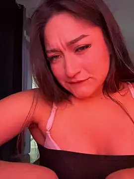 Snapshot of LuceroRm chatting on 02/04/26, 04:29 LuceroRm online show from 02/04/26, 04:29