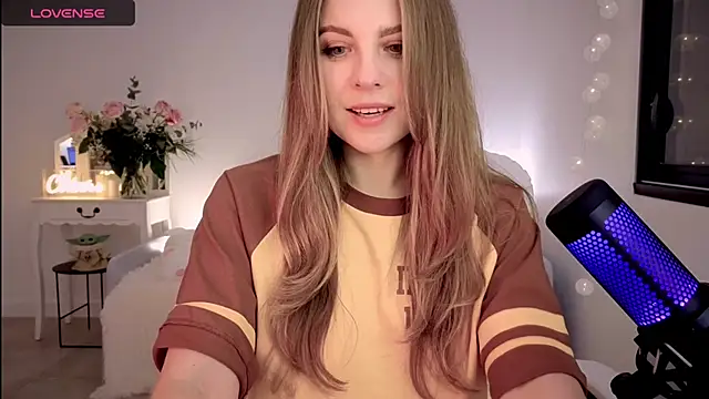 Snapshot of ImKeira chatting on 02/13/25, 08:13 ImKeira online show from 02/13/25, 08:13