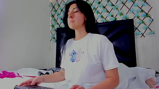 EmmaWilliamss online show from 05/26/26, 02:35