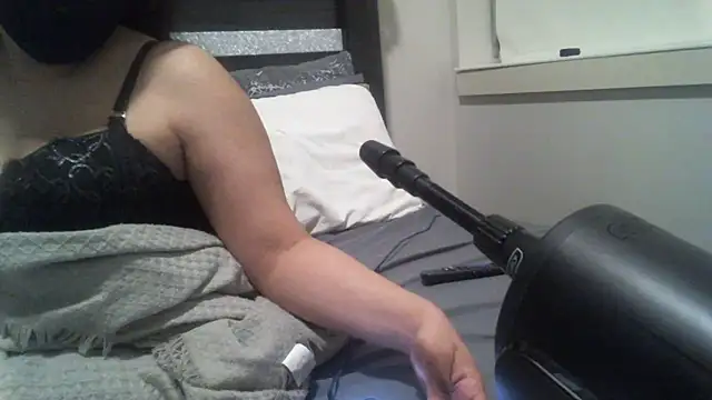 Snapshot of lofibunni chatting on 02/22/26, 11:36 lofibunni online show from 02/22/26, 11:36