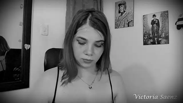 victoriaasaenz  online show from 02/13/25, 04:00