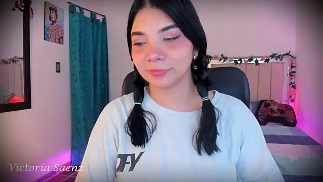 Snapshot of victoriaasaenz_ chatting on 12/17/25, 12:38 victoriaasaenz online show from 12/17/25, 12:38