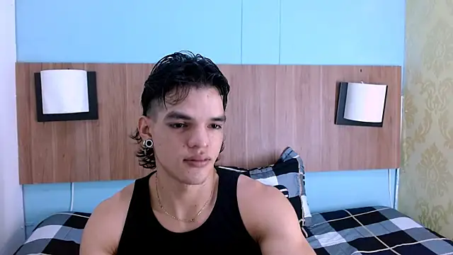 Snapshot of AlbertBernal69 chatting on 01/15/25, 02:17 AlbertBernal69 online show from 01/15/25, 02:17