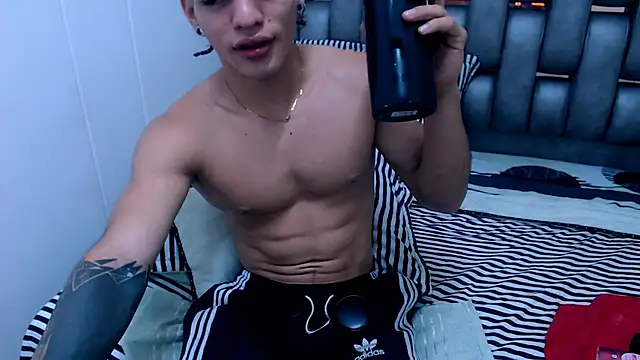 Snapshot of AlbertBernal69 chatting on 01/27/25, 04:20 AlbertBernal69 online show from 01/27/25, 04:20