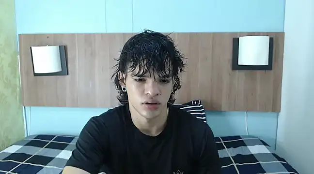 Snapshot of AlbertBernal69 chatting on 02/06/25, 02:11 AlbertBernal69 online show from 02/06/25, 02:11