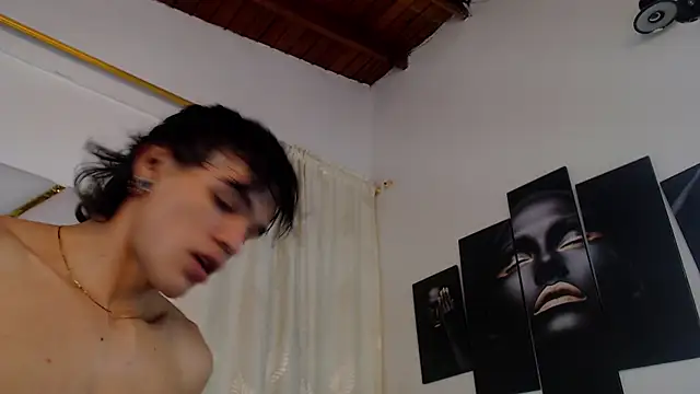 Snapshot of AlbertBernal69 chatting on 02/07/25, 03:01 AlbertBernal69 online show from 02/07/25, 03:01