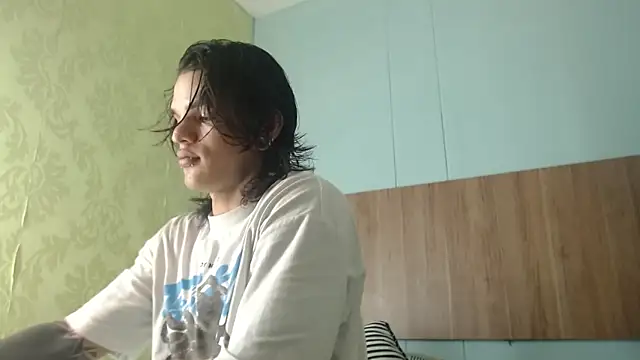 Snapshot of AlbertBernal69 chatting on 09/24/25, 03:10 AlbertBernal69 online show from 09/24/25, 03:10